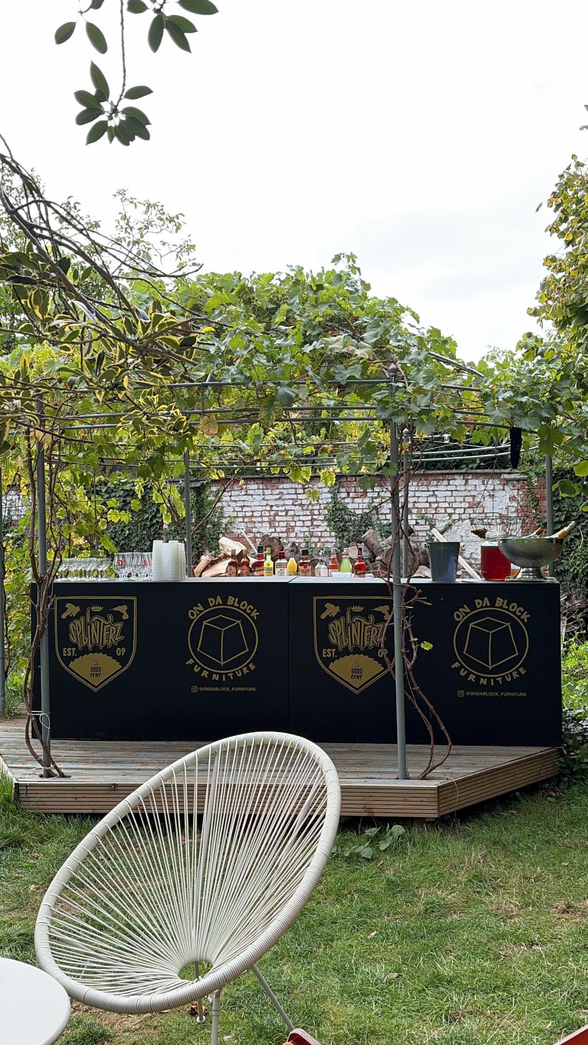 Barbecue in de tuin van Osti